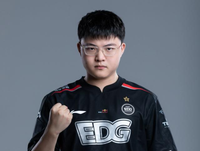JackeyLove在TES比赛中关键助攻，逆转引发热议！